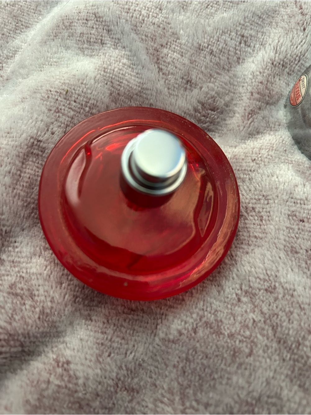 DKNY Red Delicious perfume 1 fl oz - Picture 3 of 4